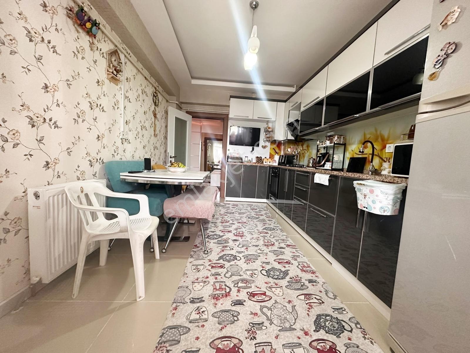 Bağlıca 2'de Geniş 4+1 Ebeveyn Banyolu Ve Kilerli Daire
