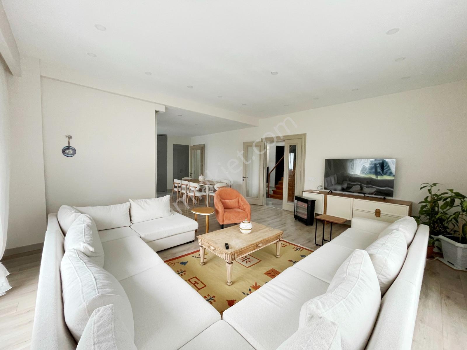 Kumburgaz'da Deniz Manzaralı Site İçi Havuzlu Müstakil Villa - Görsel 20