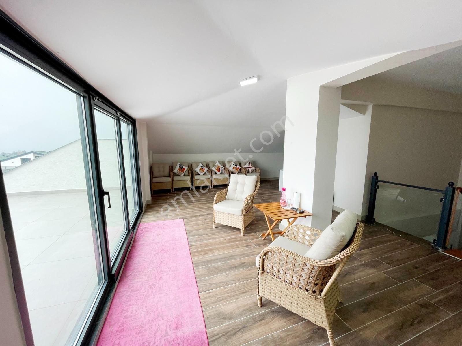 Kumburgaz'da Deniz Manzaralı Site İçi Havuzlu Müstakil Villa - Görsel 25