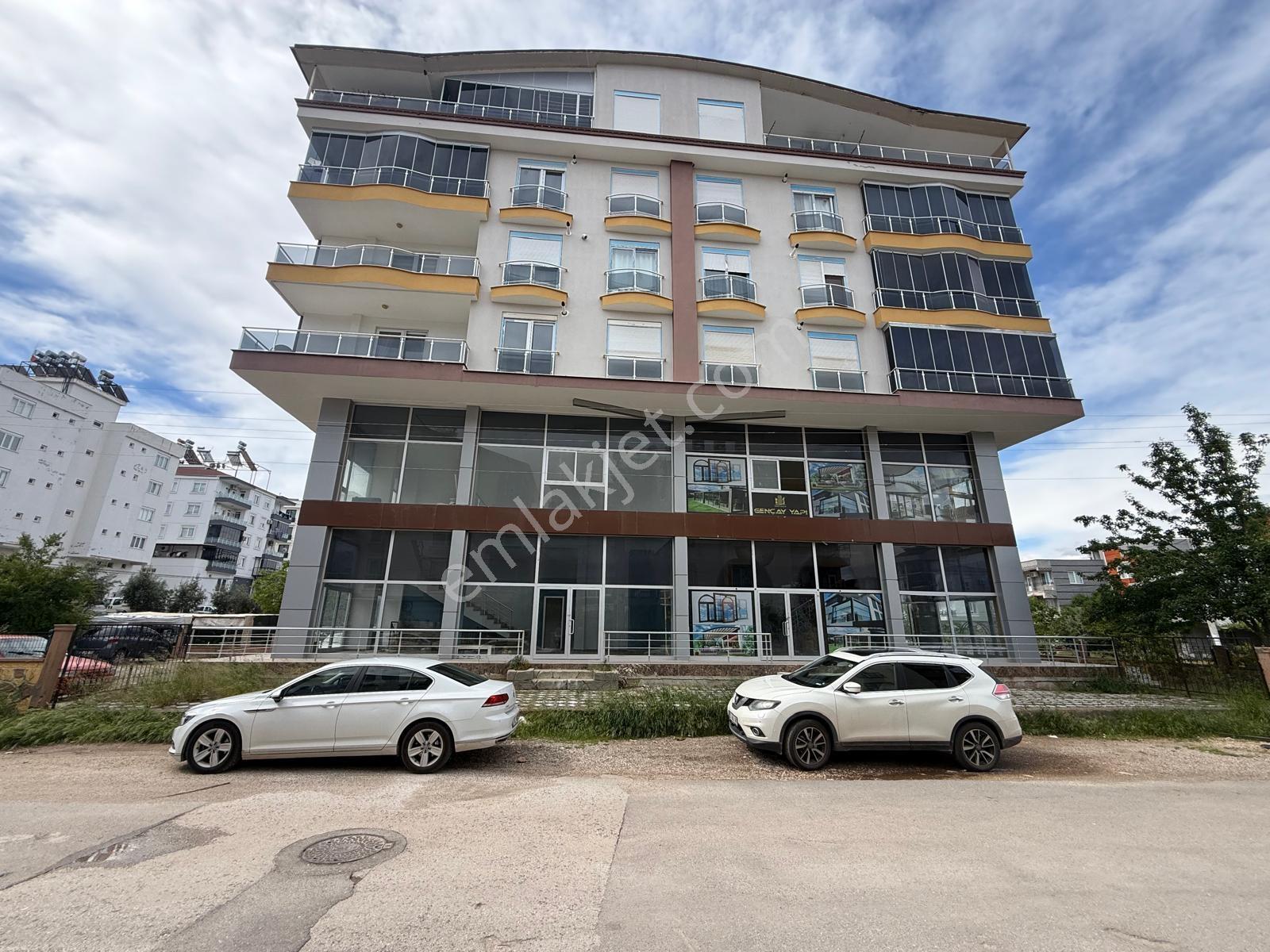 Poyraz Dan Döşemealtı Bahçeyaka Mah 3 Katlı 212m² Satılık Dükkan