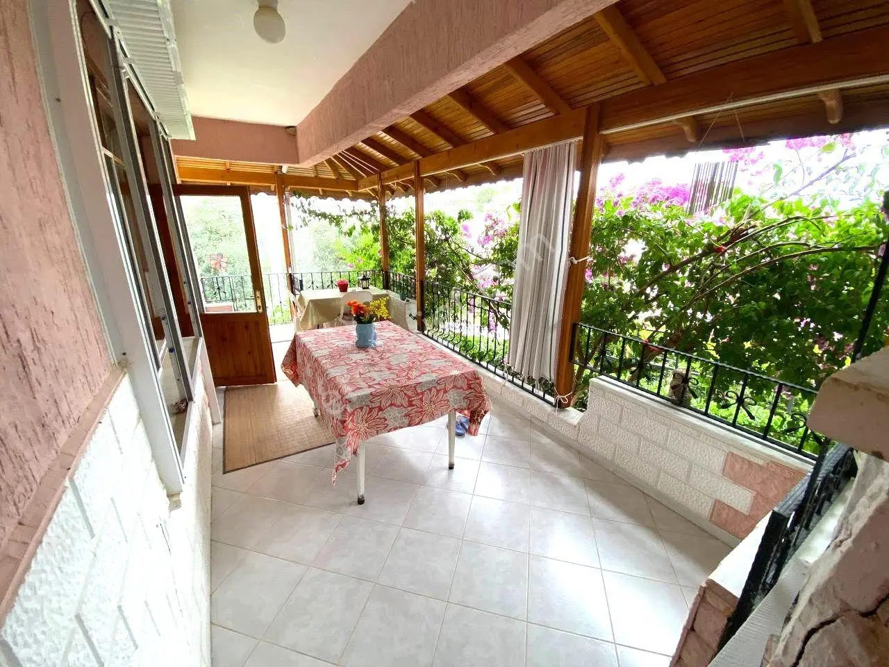 Aktiften Pelitköy İçmeler'de Deniz Manzaralı Harika Konumda 3+1 Geniş Verandalı Satılık Villa - Görsel 3