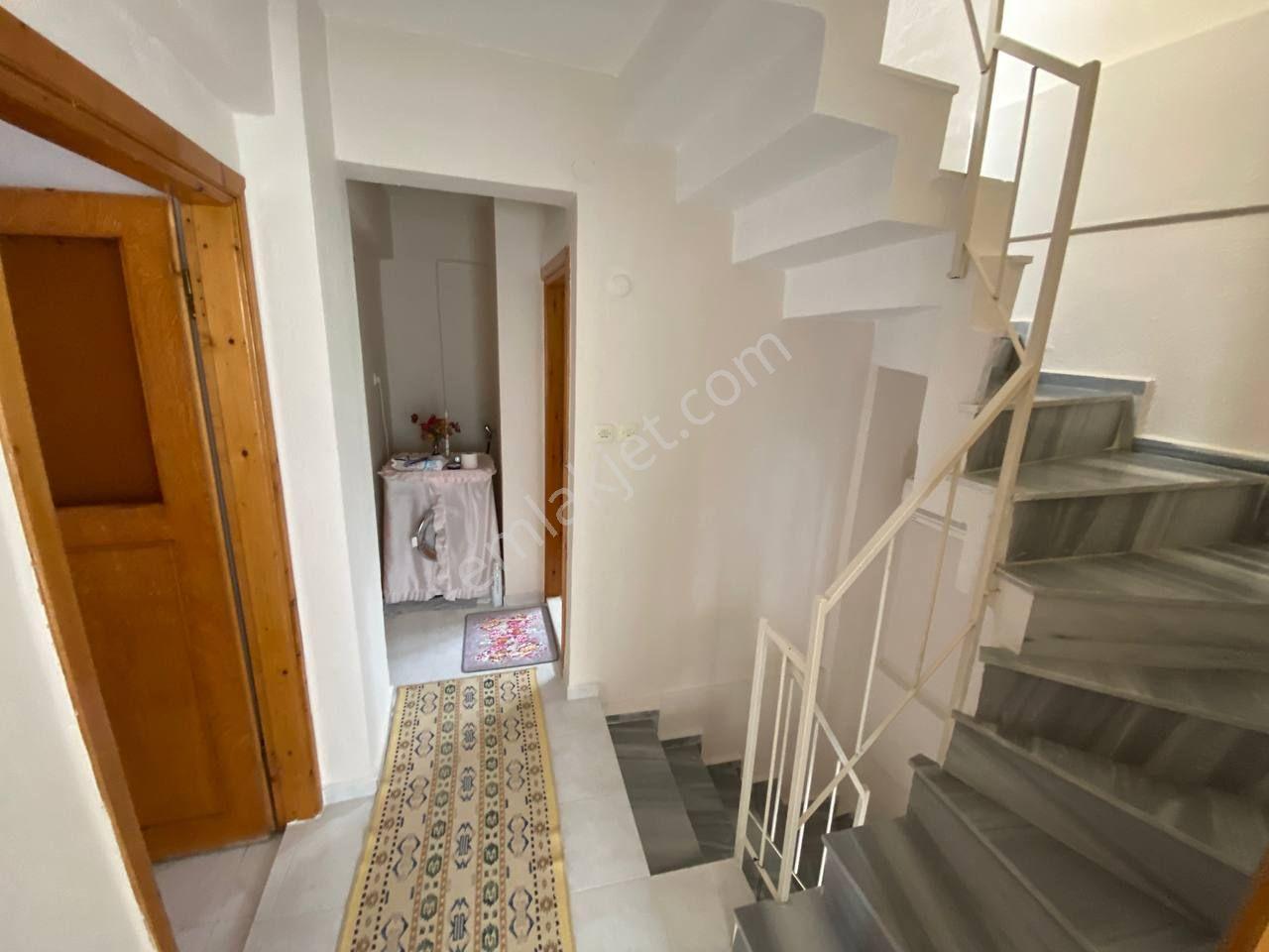 Aktiften Pelitköy İçmeler'de Deniz Manzaralı Harika Konumda 3+1 Geniş Verandalı Satılık Villa - Görsel 13