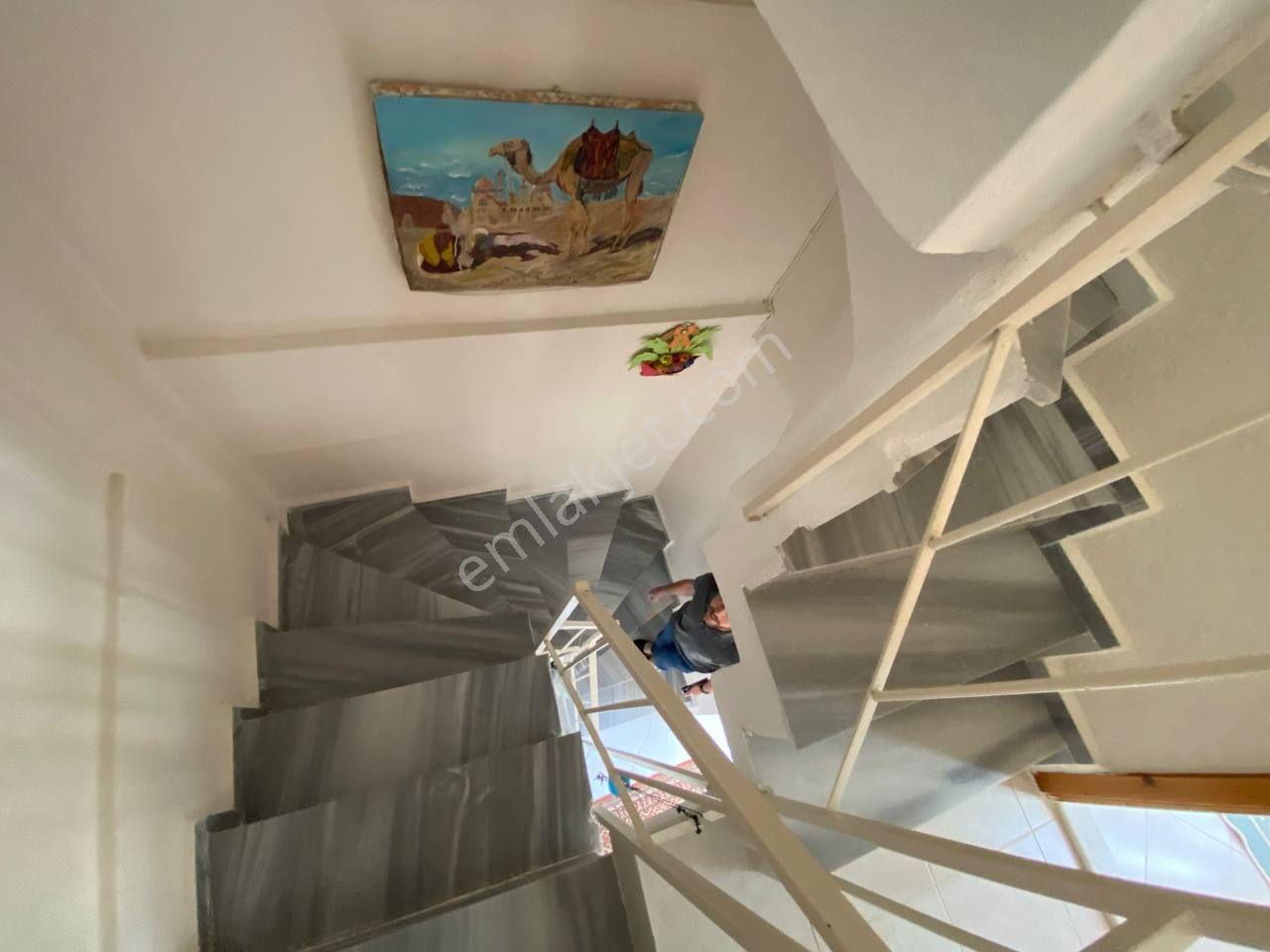Aktiften Pelitköy İçmeler'de Deniz Manzaralı Harika Konumda 3+1 Geniş Verandalı Satılık Villa - Görsel 14