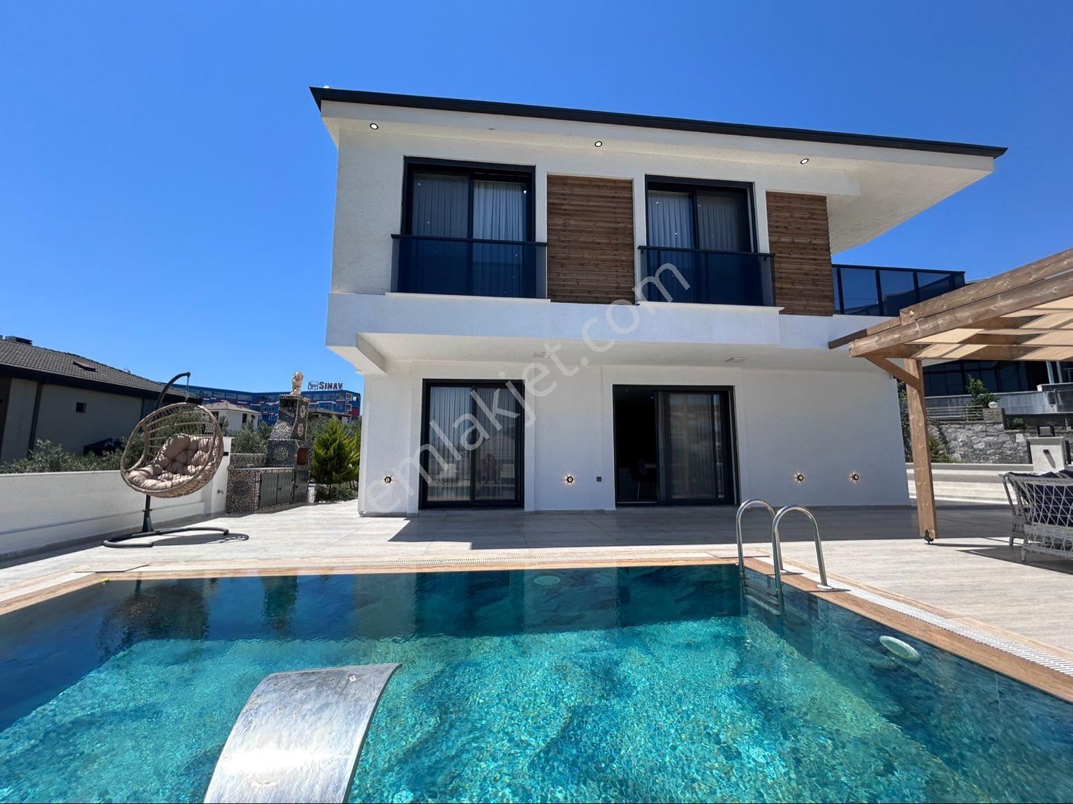 Didim Efelerde Köşe Konumda Eşyalı 4+1 Villa - Görsel 2