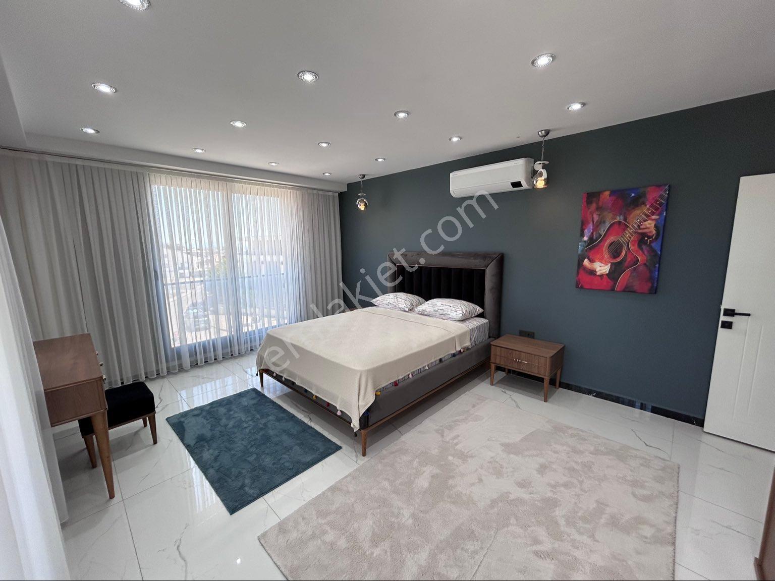 Didim Efelerde Köşe Konumda Eşyalı 4+1 Villa - Görsel 26