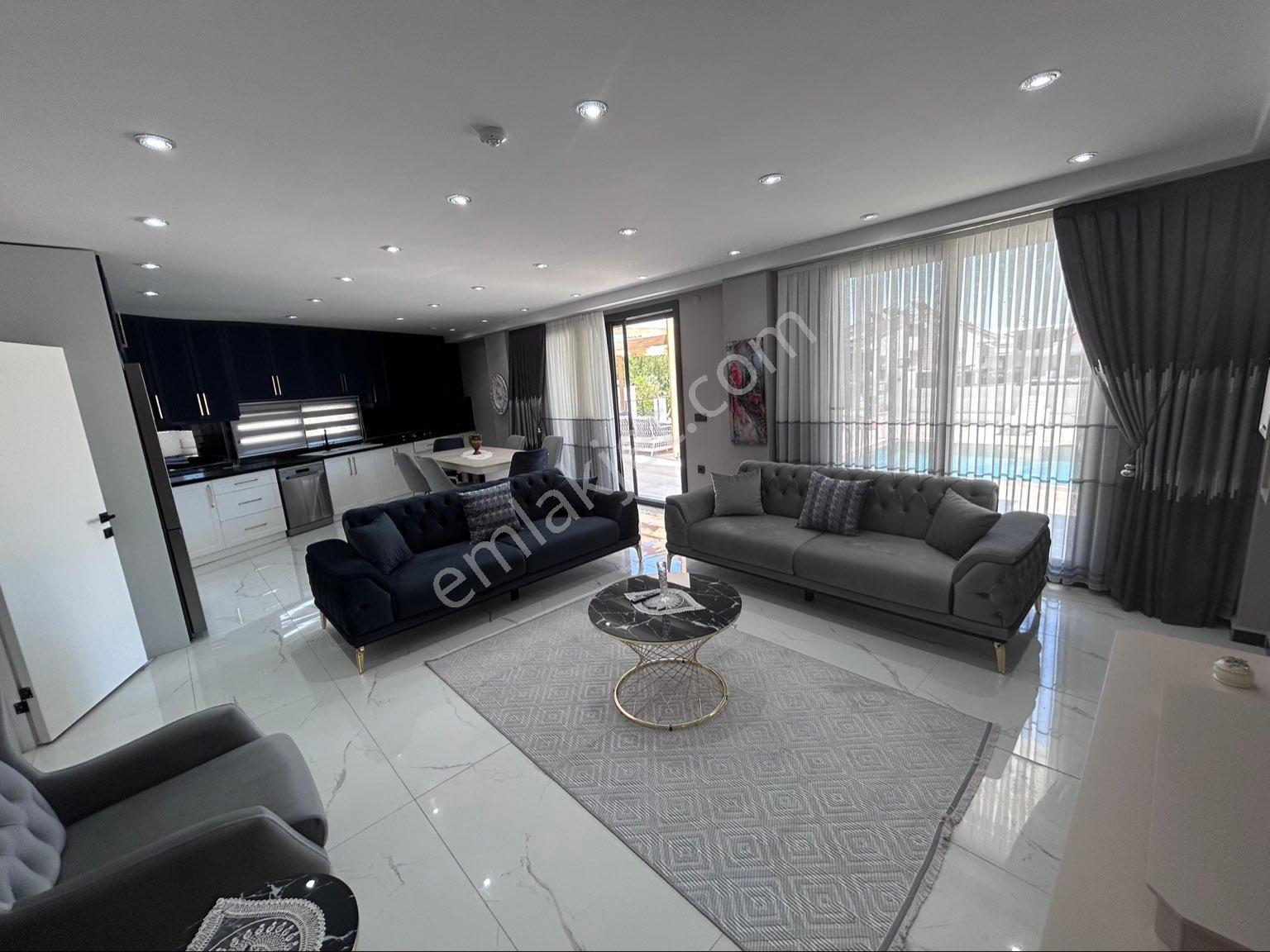 Didim Efelerde Köşe Konumda Eşyalı 4+1 Villa - Görsel 19