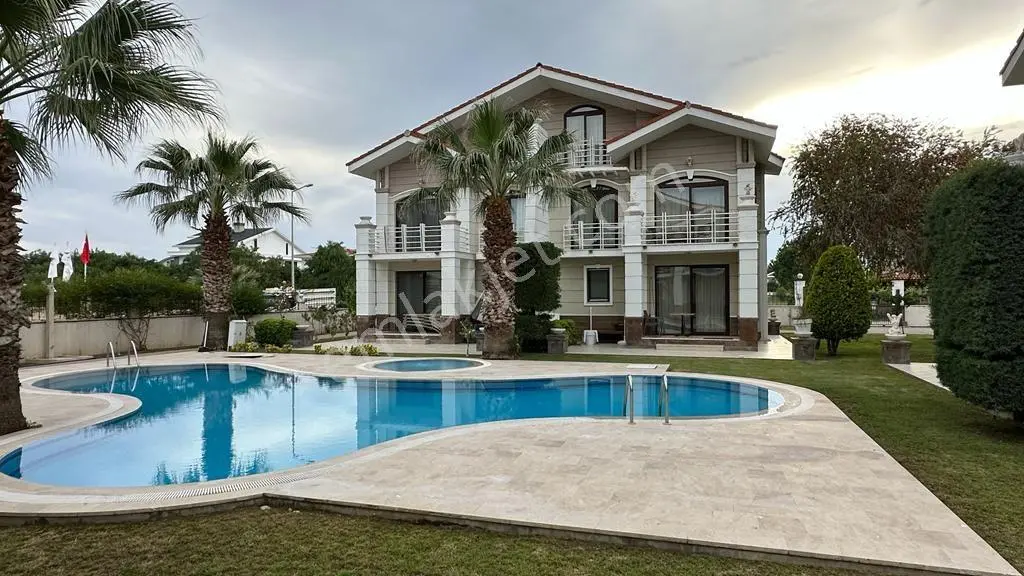 Belek'de Yatırımcı İçin Kaçırılmayacak Satılık İkiz Villa Yarısı