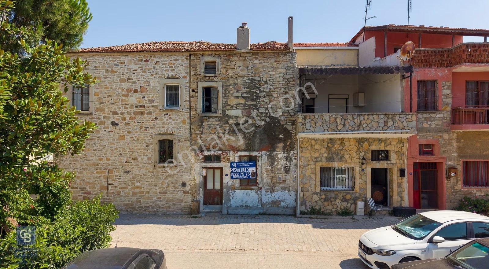 Yenifoça Merkezde Satılık Dubleks Müstakil Eski Taş Ev - Görsel 10