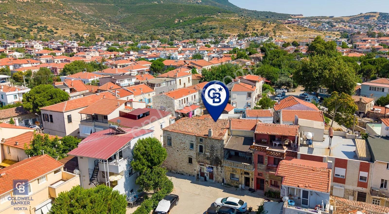 Yenifoça Merkezde Satılık Dubleks Müstakil Eski Taş Ev - Görsel 17