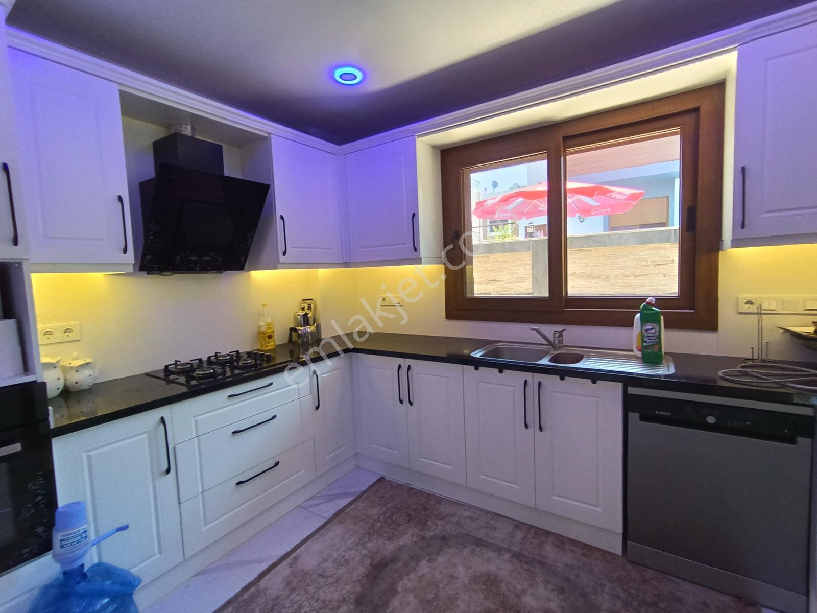 Davutlar'da Çok Özellikli 160 M2 Eşyalı Satılık 4+1 Lüks Villa - Görsel 27