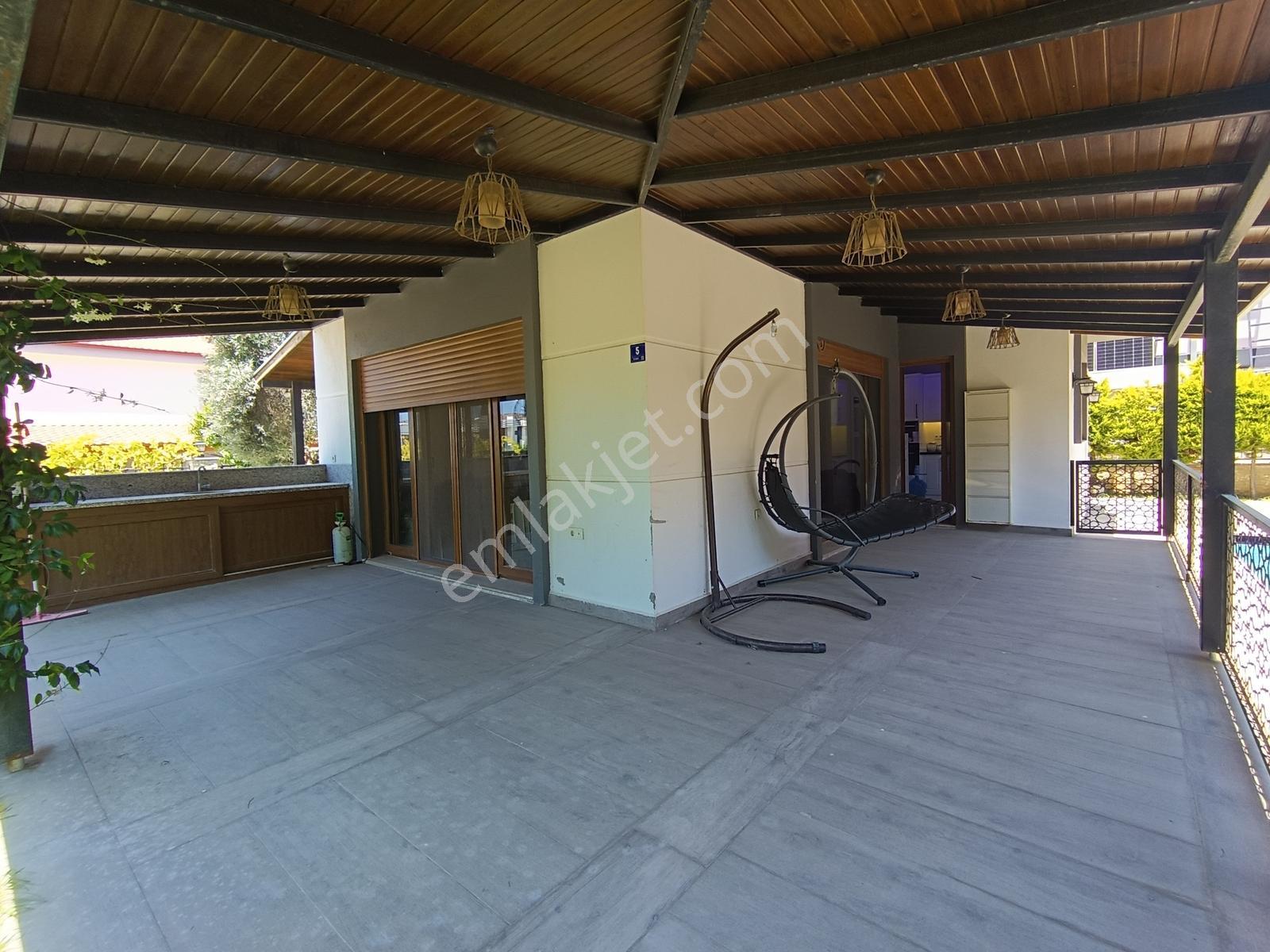 Davutlar'da Çok Özellikli 160 M2 Eşyalı Satılık 4+1 Lüks Villa - Görsel 14