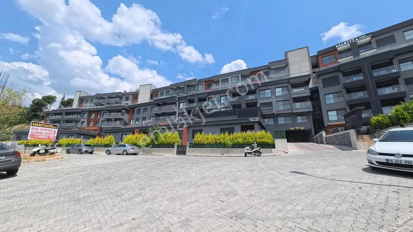 Zafer Mahallesinde Teraslı, Havuzlu Kiralık 1+1 Daire
