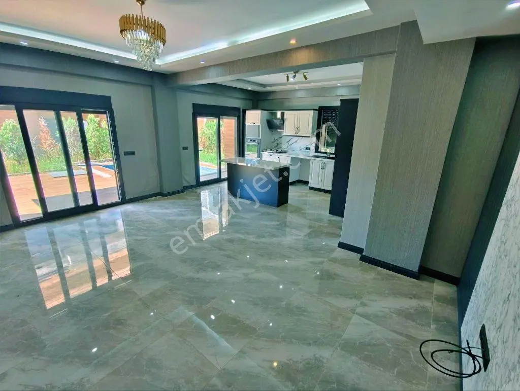 Uytundan Gürede Müstakil Havuzlu Ultra Lüks 5+1 Satılık Villa - Görsel 4