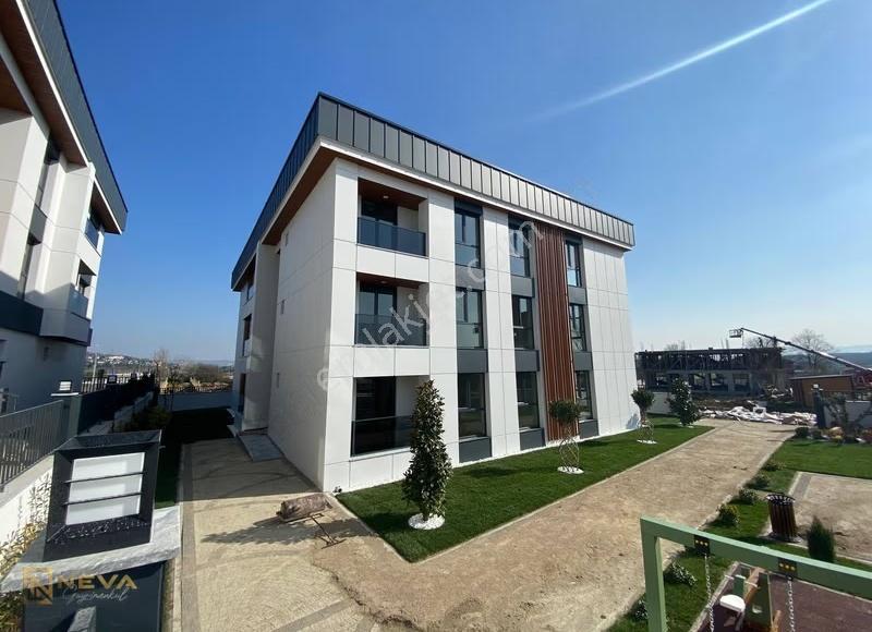 Camili'de Satılık Sıfır 3+1 Daire Asansörlü Bina - Görsel 13