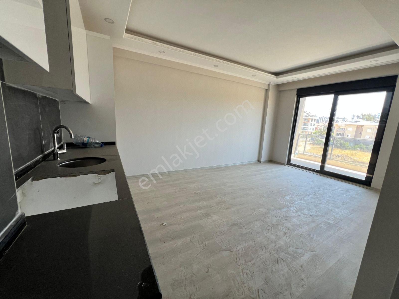 Pazarcı Mahallesi Ful Aktiviteli Sitede 1+1 Daire - Görsel 14
