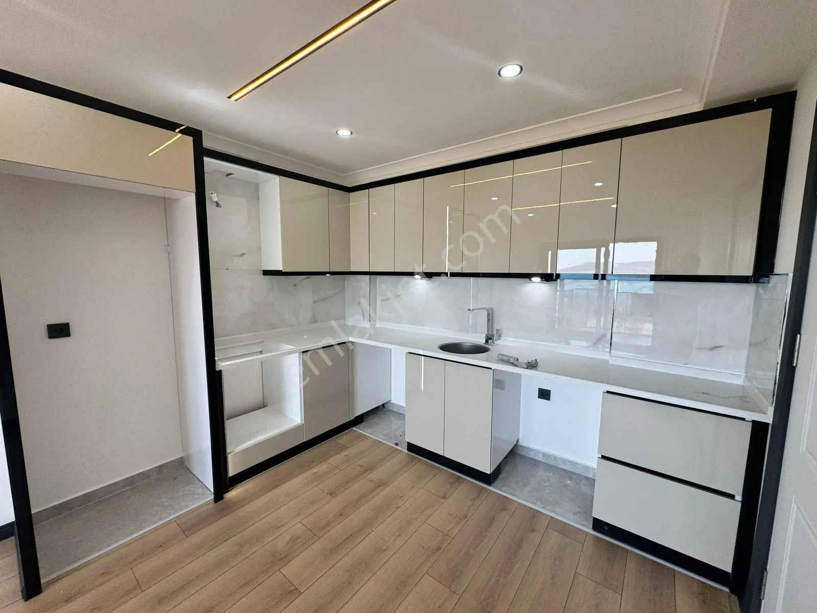 Didim Akbükte Muhteşem Manzaralı Havuzlu Sitede 1+1 Daire - Görsel 4