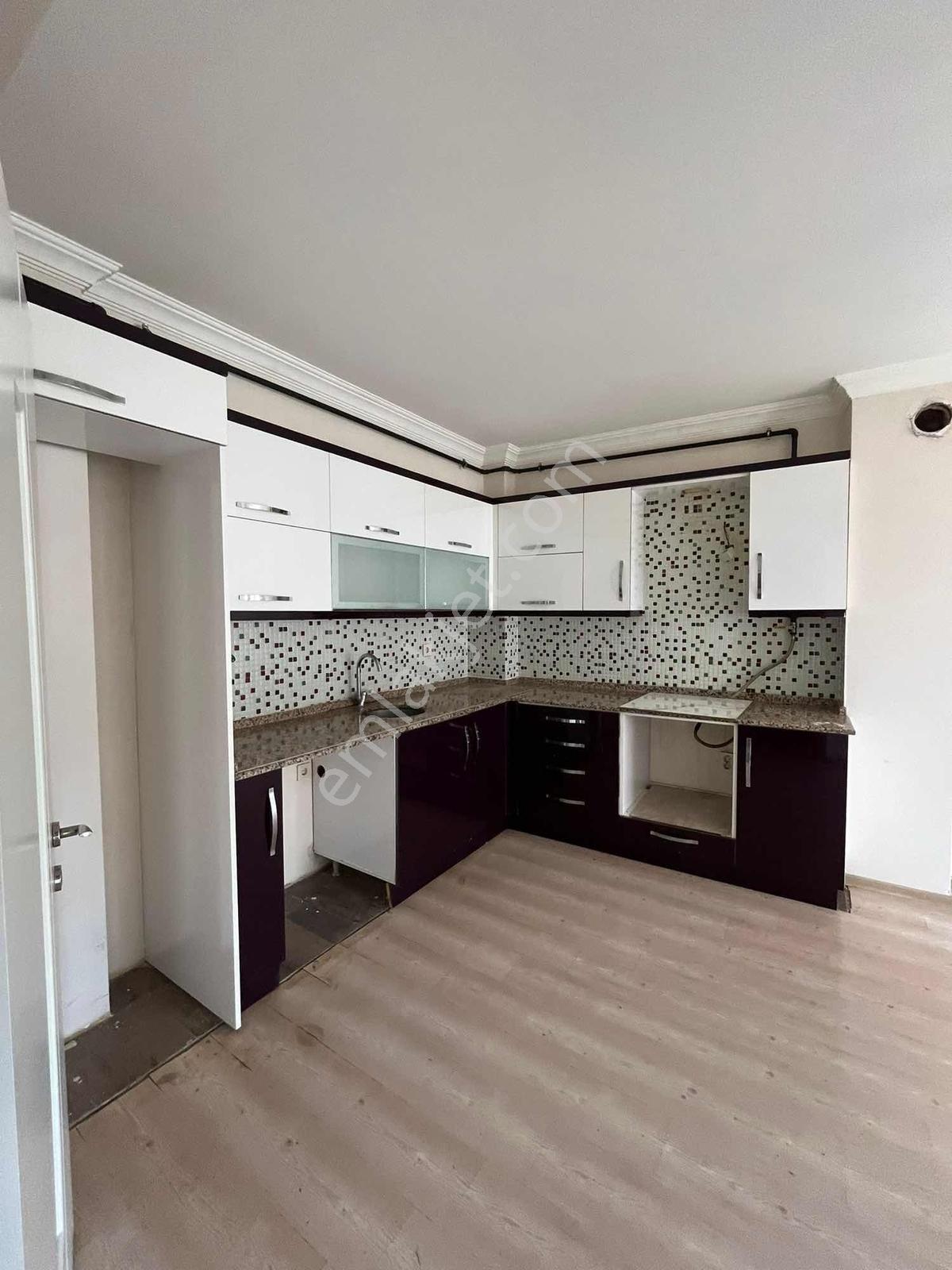 Asil Emlak'tan Muradiye'de 3+1 Ara Kat Kiralık Daire