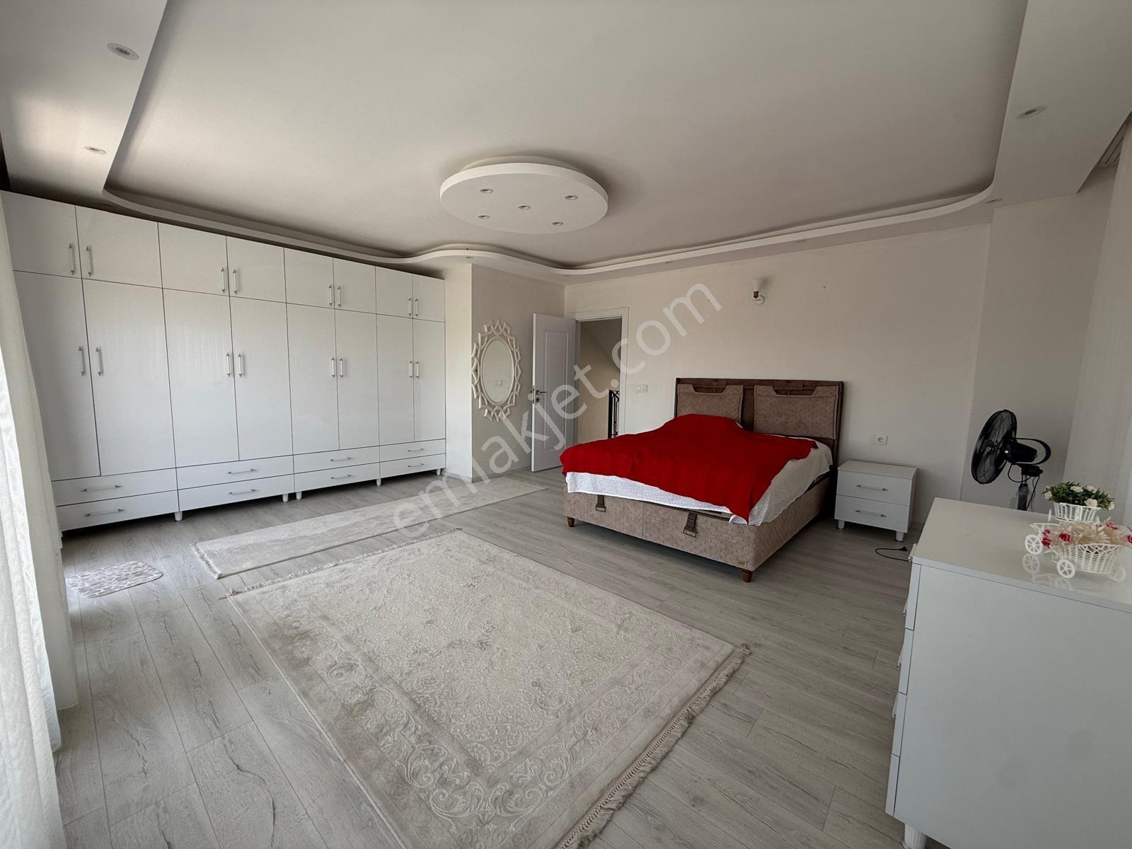 Buca Belenbaşı'nda Satılık Lüks Tripleks Villa 6+1 - Görsel 6
