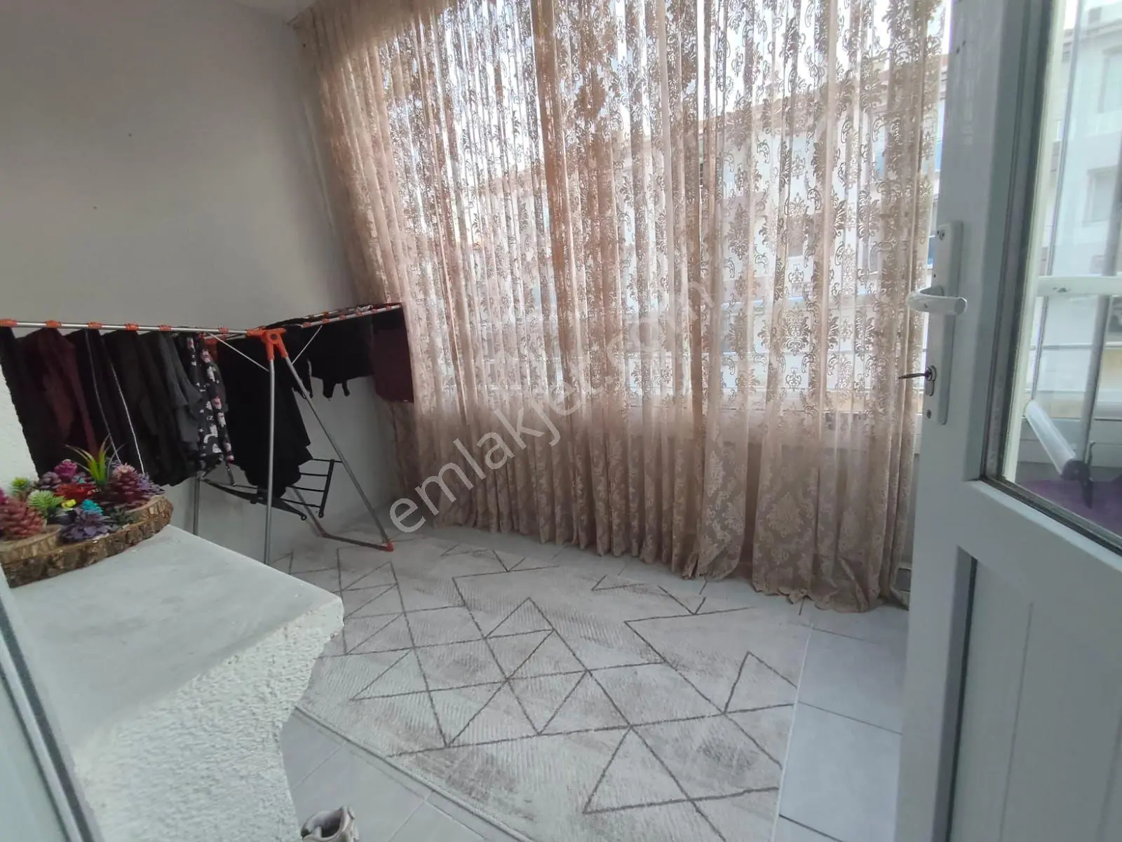 Yılmaz Gayrımenkulden Kıralık 1 Kat On Cep 130 Metre Kare Ful Yapılı Kıra 27 Bın - Görsel 32