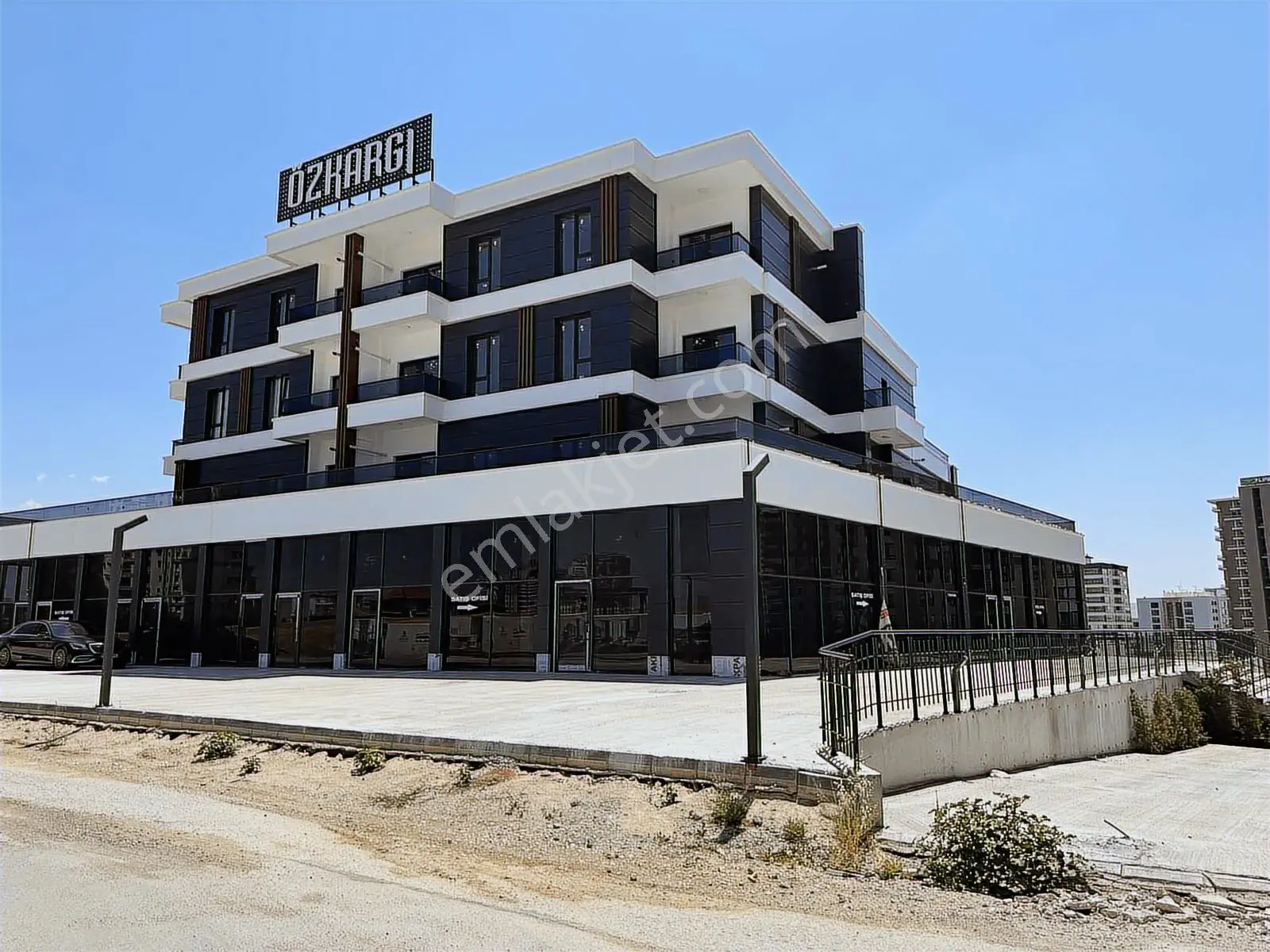 Özkargı Plaza' Da Bacası Olan Kat Mülkiyetli İşyeri