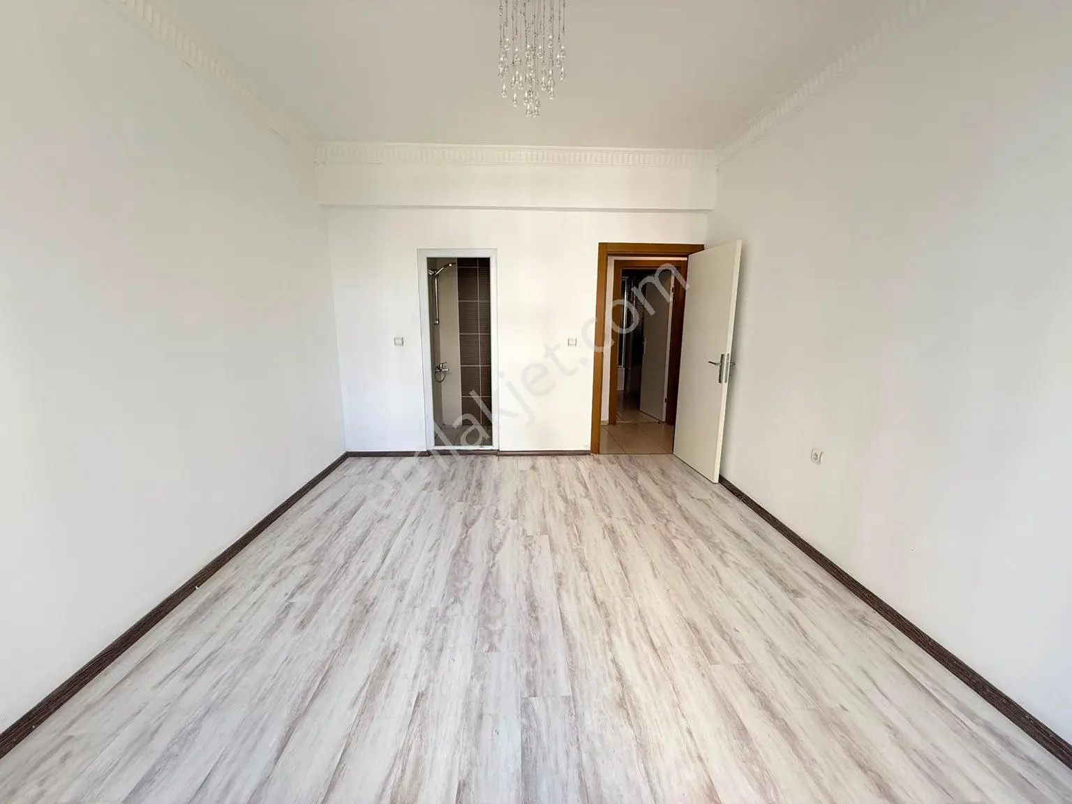 Papatya Caddesi/3+1/187m2/hemen Oturulabilir Fırsat Dairesi - Görsel 2