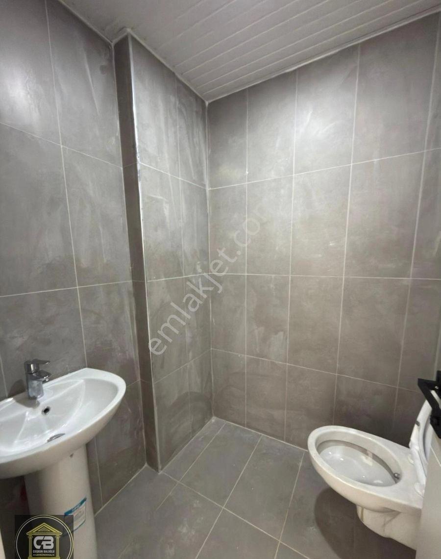 Baloğlu Gayrimenkul'den İşlek Cadde Üzerinde 315 M² Depolu Sıfır Kiralık Dükkan - Görsel 2