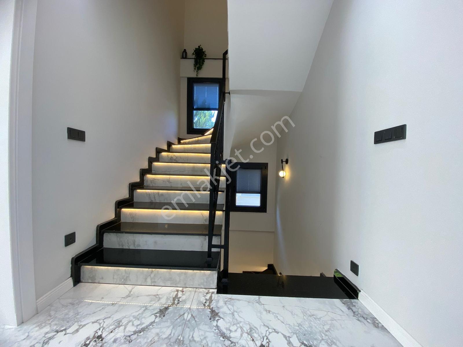 Akbükte Tam Müstakil Full Eşyalı 4+1 Havuzlu Villa - Görsel 35