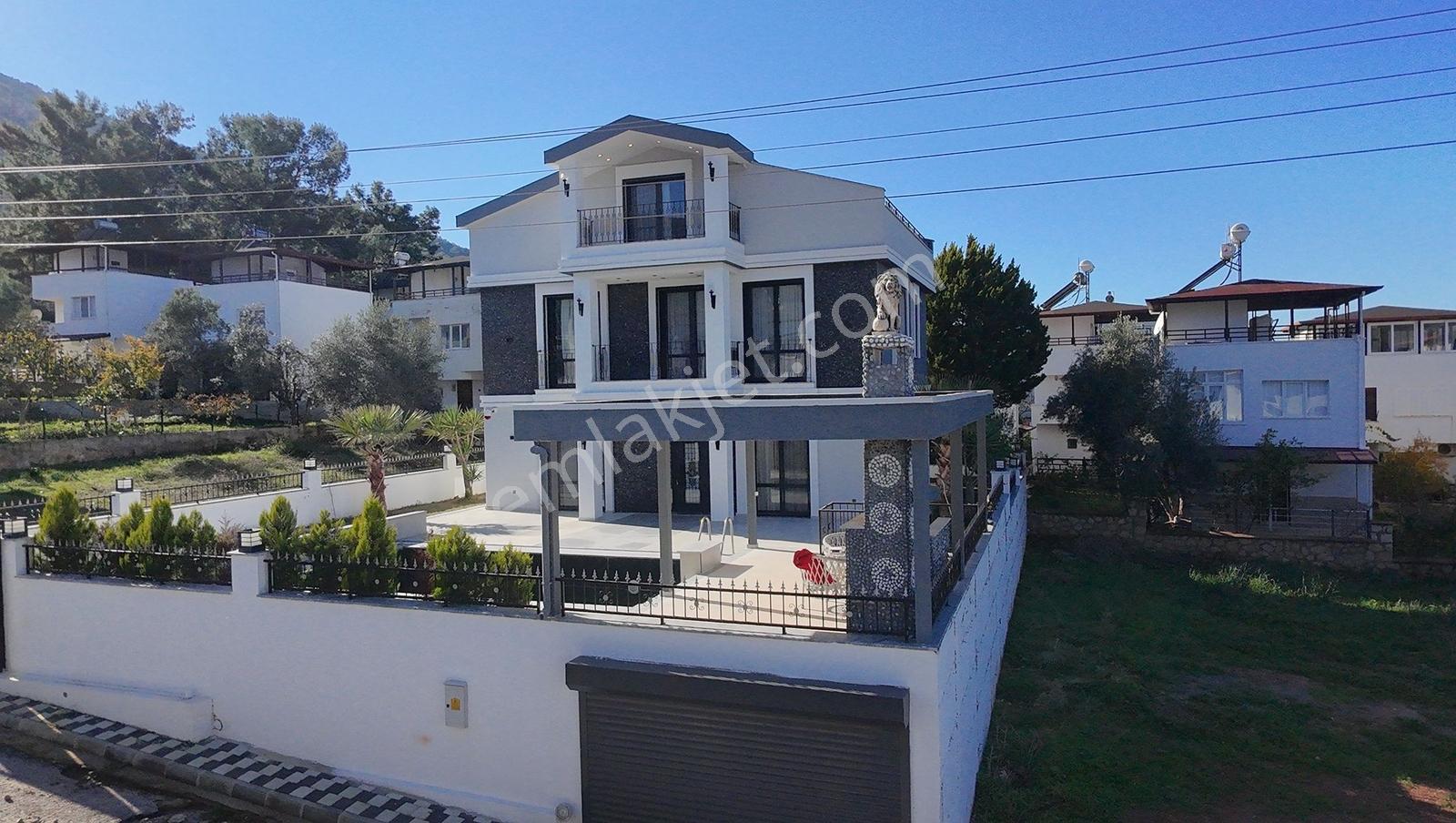 Akbükte Tam Müstakil Full Eşyalı 4+1 Havuzlu Villa - Görsel 14