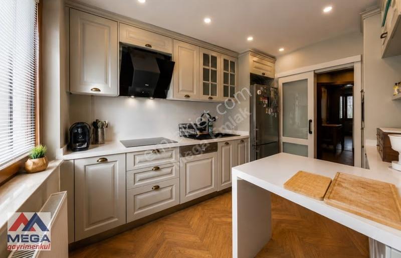 Bağdat Caddesi'nde Kiralık 4+1 | Geniş Salonlu | Balkonlu