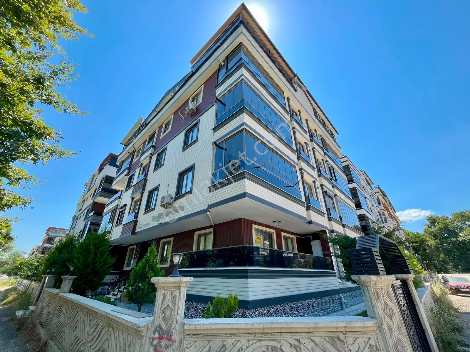 Sezgin Emlaktan İkizçayda Köşe Ön Cephe Geniş Balkonlu 1+1 Daire - Görsel 20