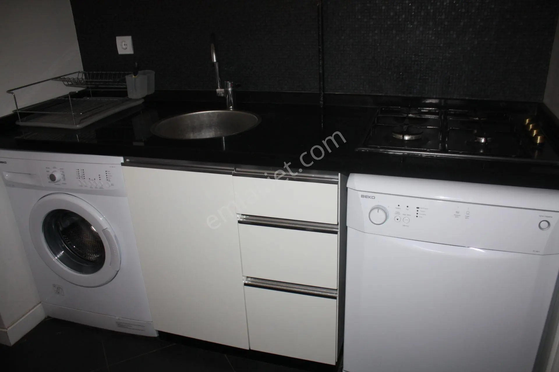 **ender Uysal Gayrimenkulden Foruma Yakın 1+1 Balkonlu Kiralık Apart