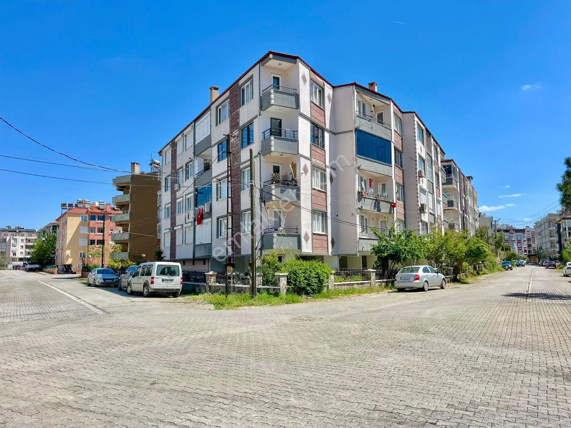 Tek Yetkili Sezgin Emlaktan Denize Yakın Köşe Ön Cephe Geniş 2+1