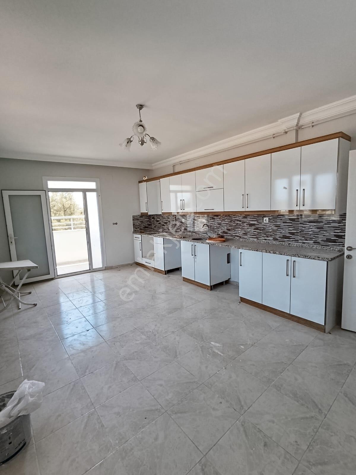 Ayyıldız'dan-3+1 Çift Cepheli Cadde Üzeri Memur Binası Daire