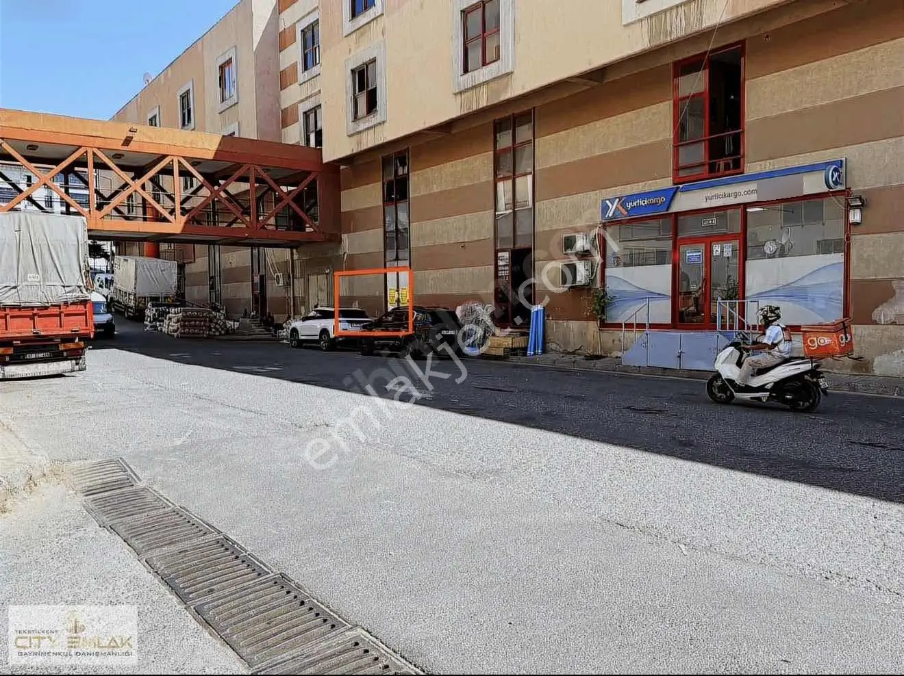 Tekstilkent City Emlaktan Tır Kamyon Yanaşır Kiralık Depo