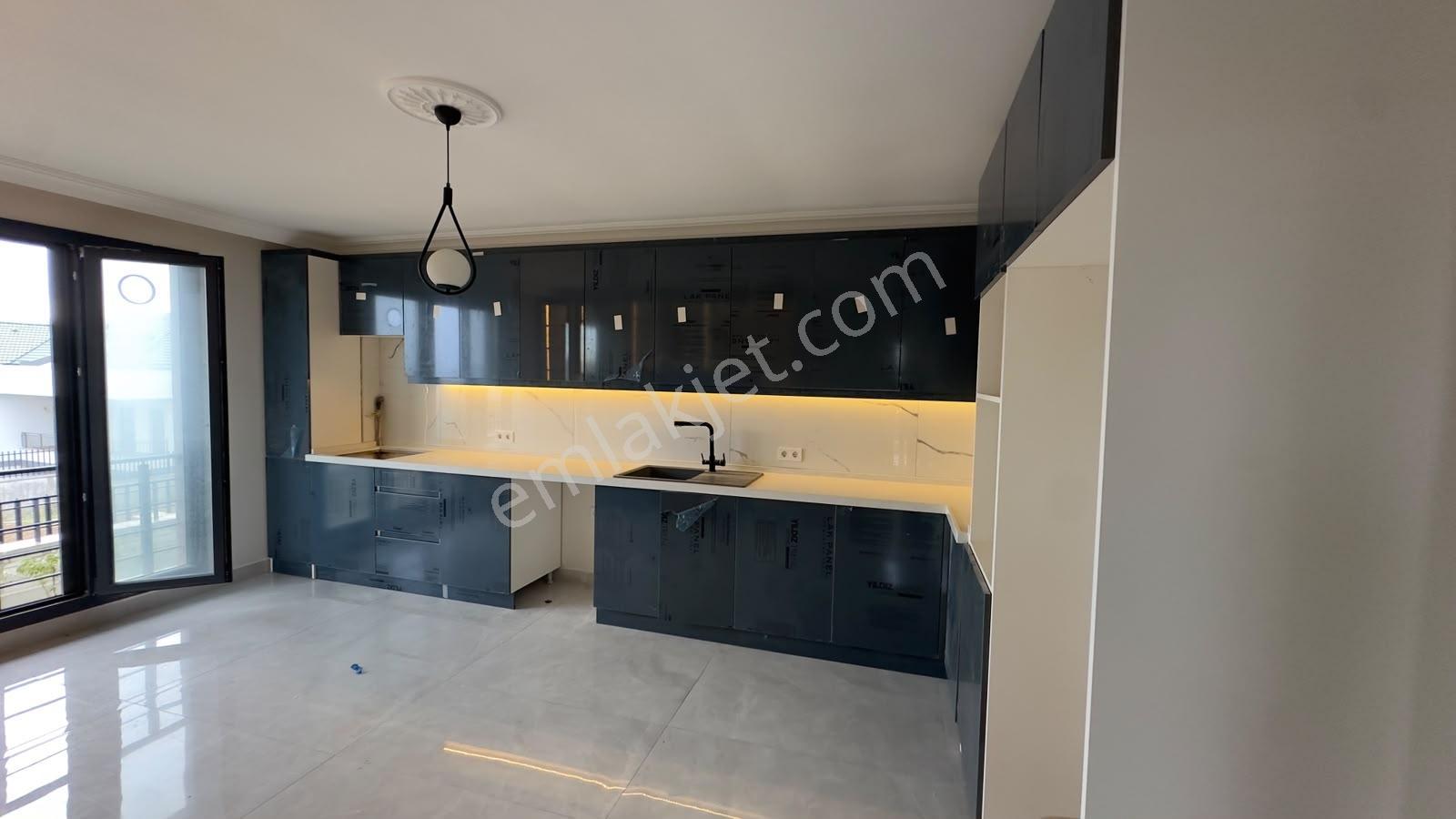 Güzelce Deniz Manzaralı Otoparklı Bahçeli Ferah 5+2 Lüks Villa - Görsel 12