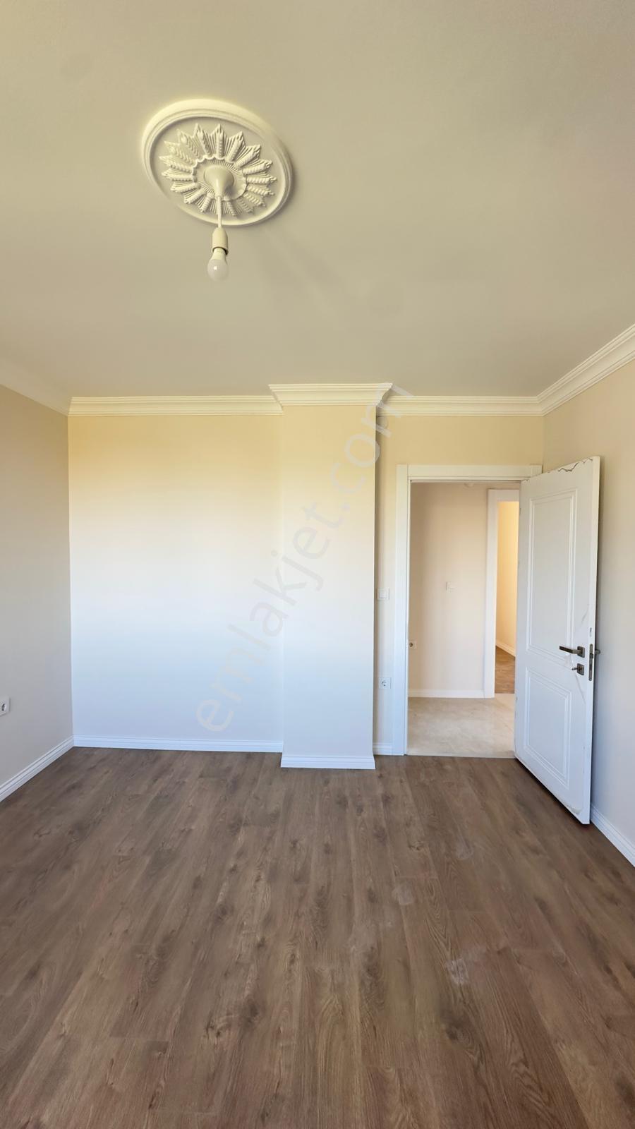 Güzelce Deniz Manzaralı Otoparklı Bahçeli Ferah 5+2 Lüks Villa - Görsel 3