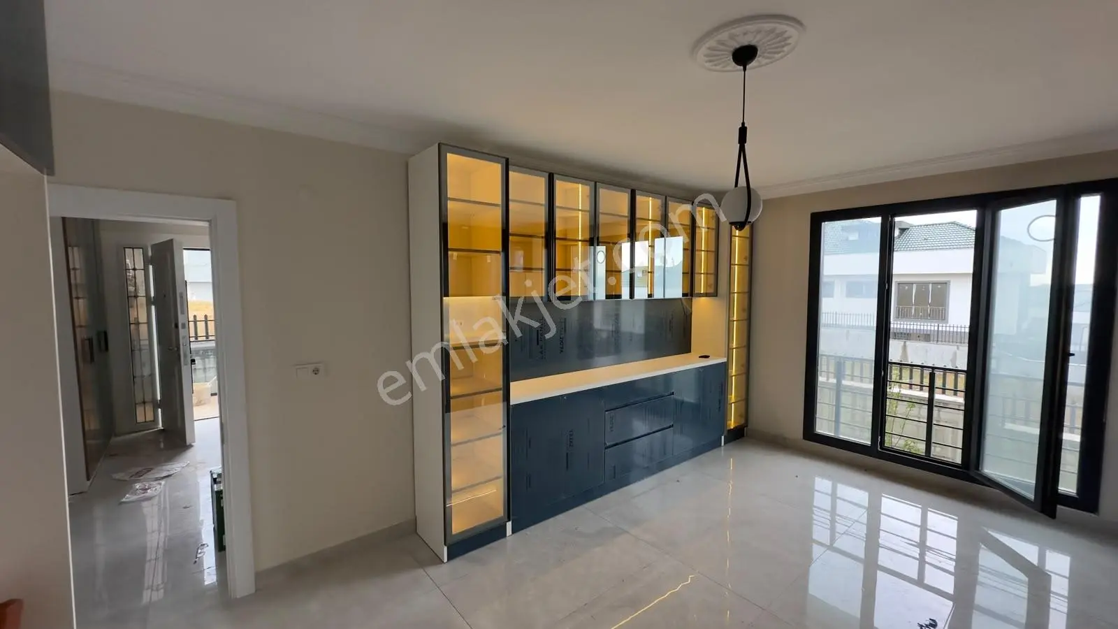 Güzelce Deniz Manzaralı Otoparklı Bahçeli Ferah 5+2 Lüks Villa - Görsel 11