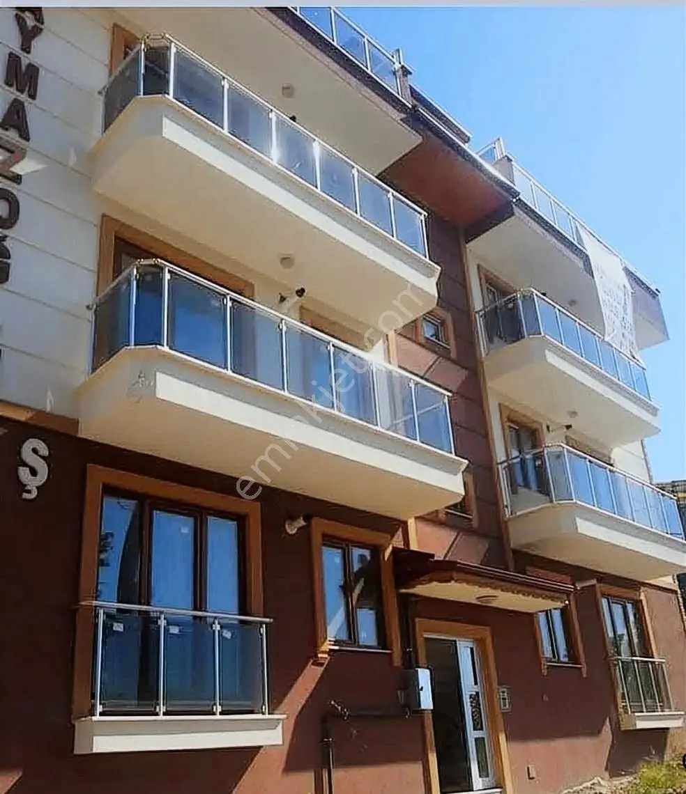 İzmit Erenler Mahallesi'nde Şelaleye Yakın 1+1 Satılık Daire