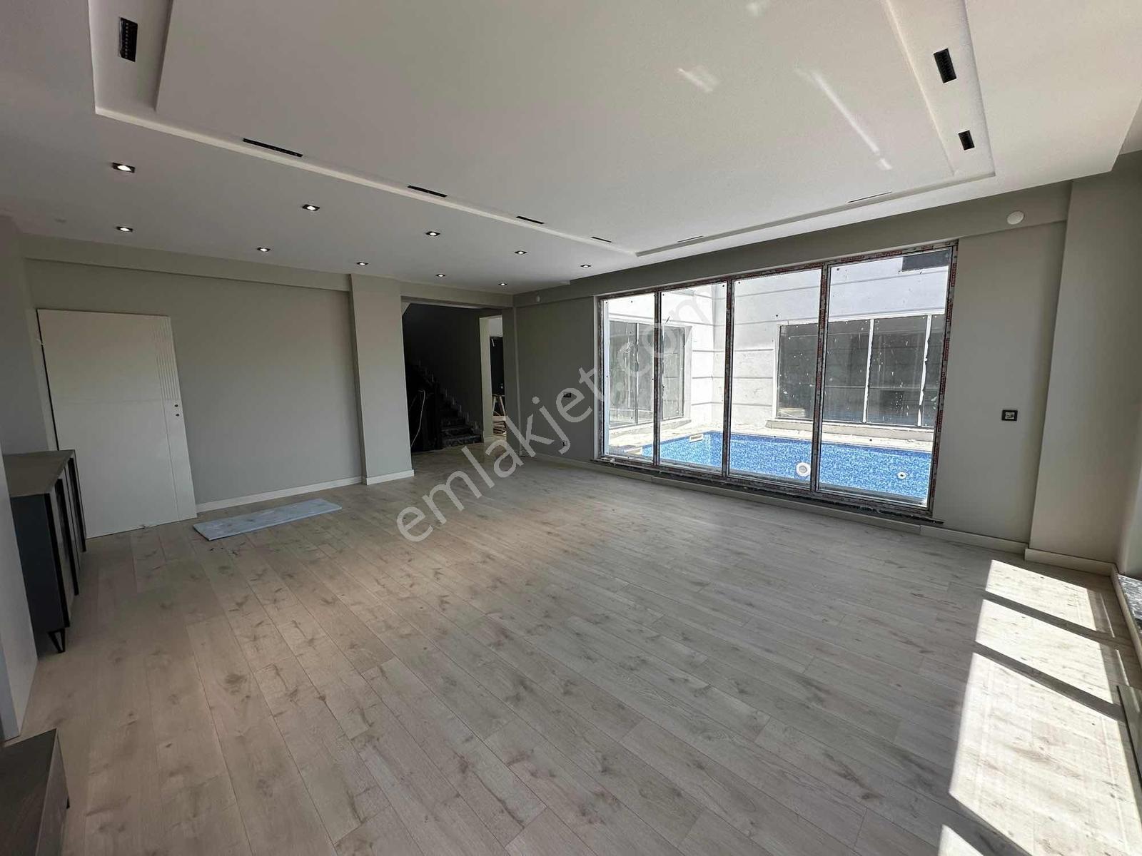 Asrın Emlak'tan Esenyurt Mh.satılık 7+1 Yapılı Havuzlu Villa - Görsel 3