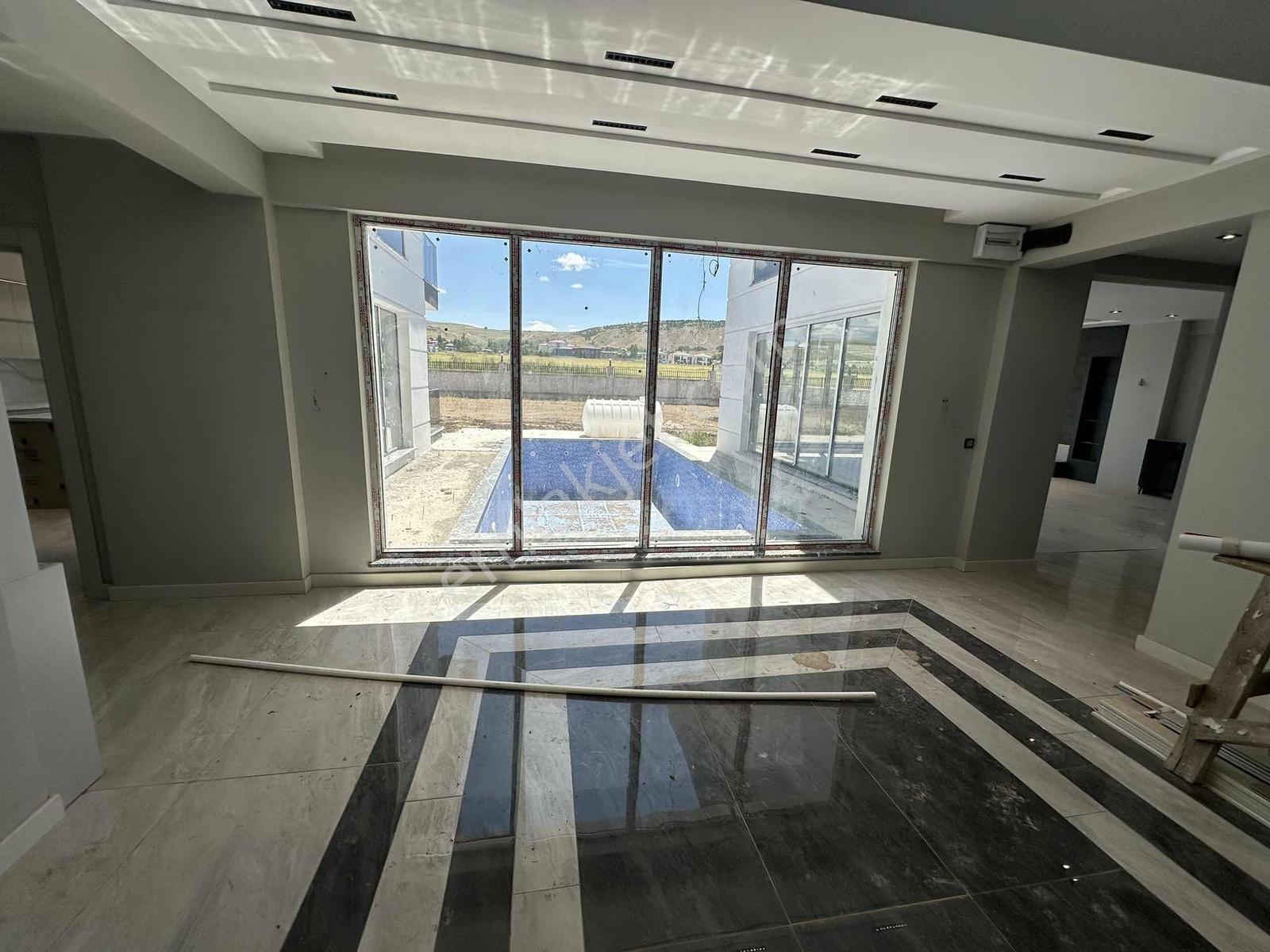 Asrın Emlak'tan Esenyurt Mh.satılık 7+1 Yapılı Havuzlu Villa - Görsel 35