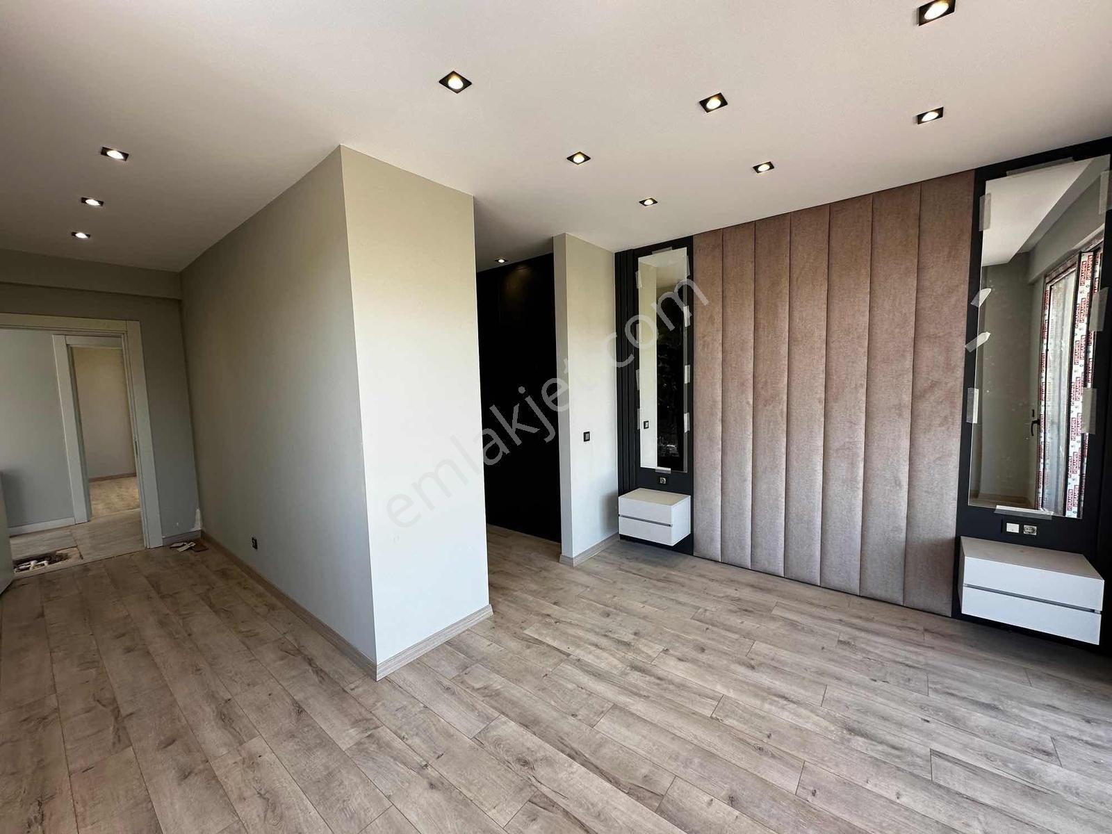 Asrın Emlak'tan Esenyurt Mh.satılık 7+1 Yapılı Havuzlu Villa - Görsel 29