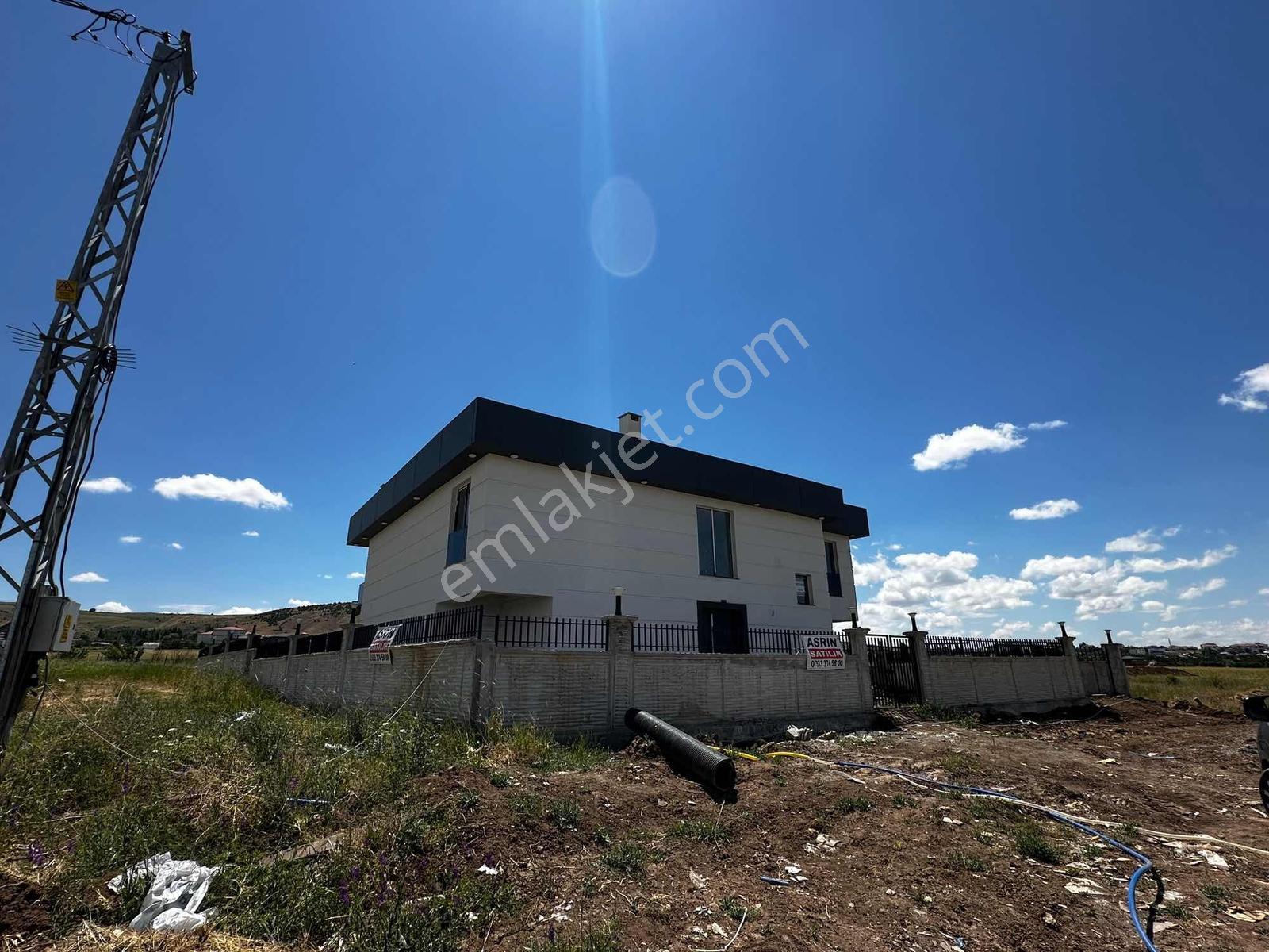 Asrın Emlak'tan Esenyurt Mh.satılık 7+1 Yapılı Havuzlu Villa - Görsel 2