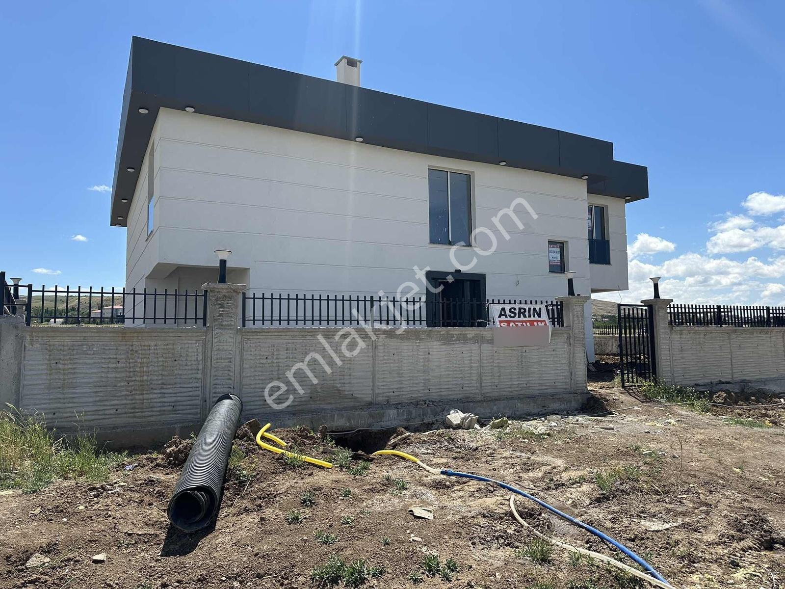 Asrın Emlak'tan Esenyurt Mh.satılık 7+1 Yapılı Havuzlu Villa - Görsel 6