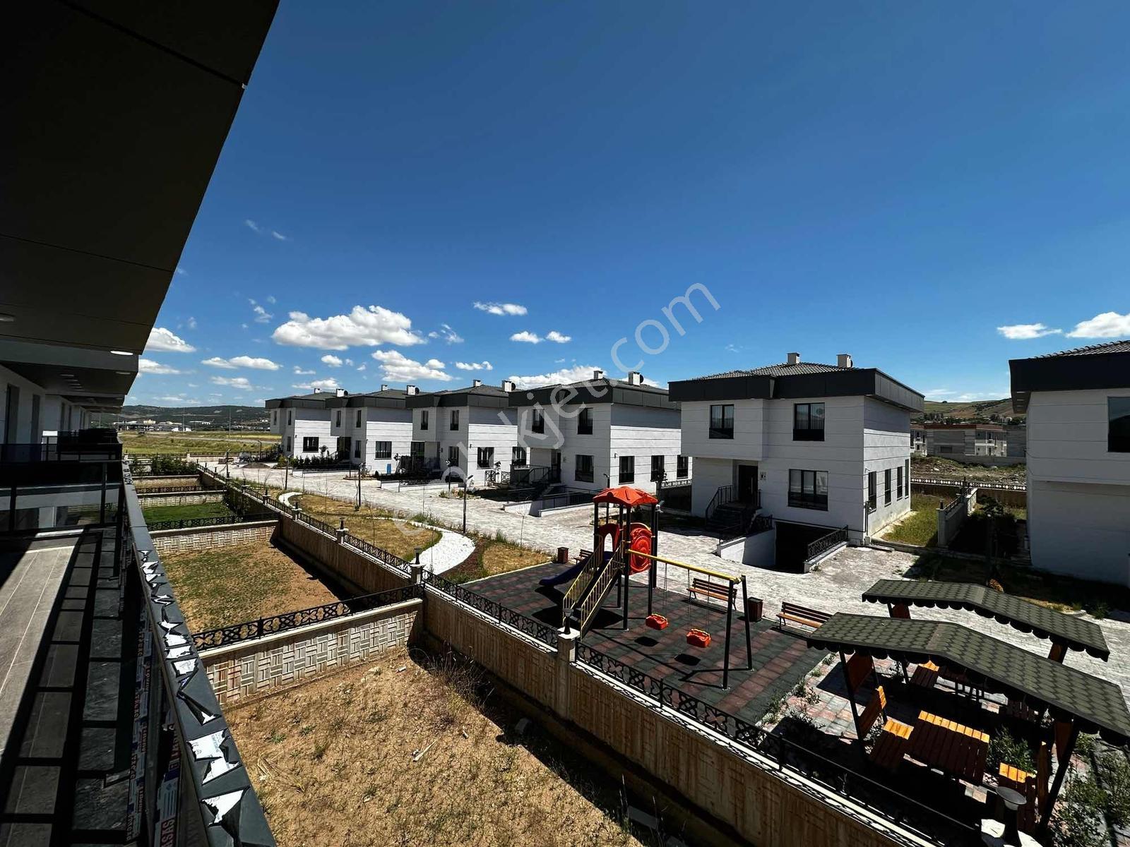 Asrın Emlak'tan Esenyurt Mh.site İçi Satılık 5+1 Yapılı Villa - Görsel 8