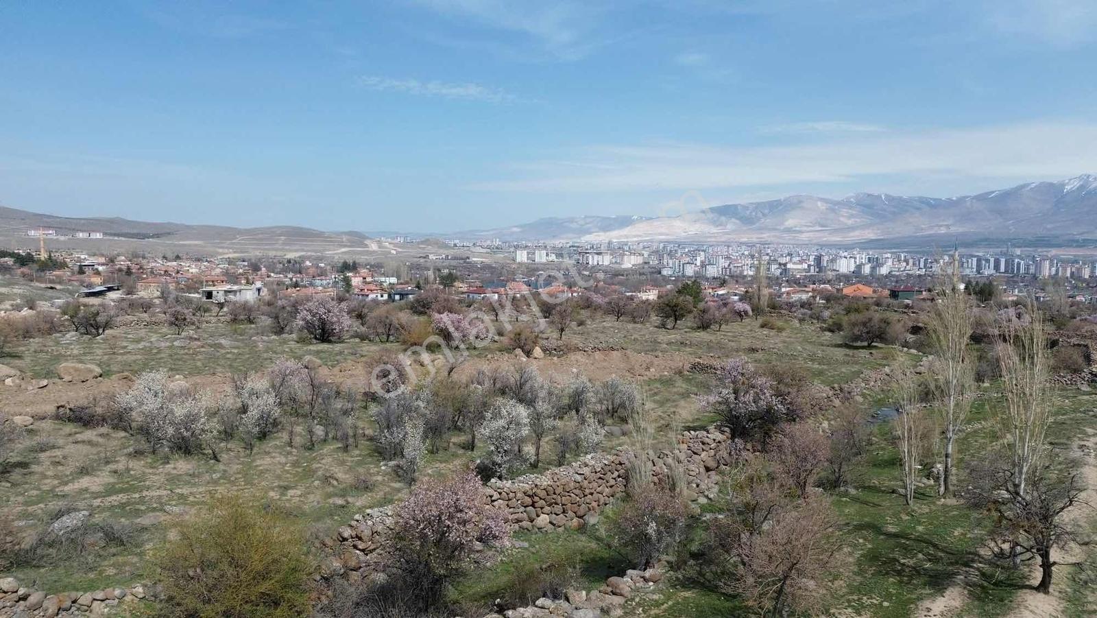 Fertek'te Satılık Köşebaşı Arsa - Görsel 34