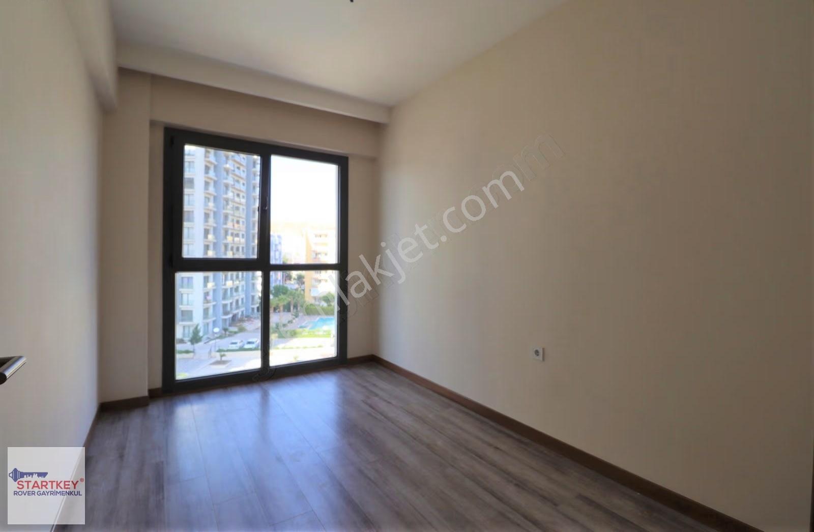 Çiğli Marka 333 Sitesinde Havuz Cepheli Kiralık 2+1 Daire - Görsel 2