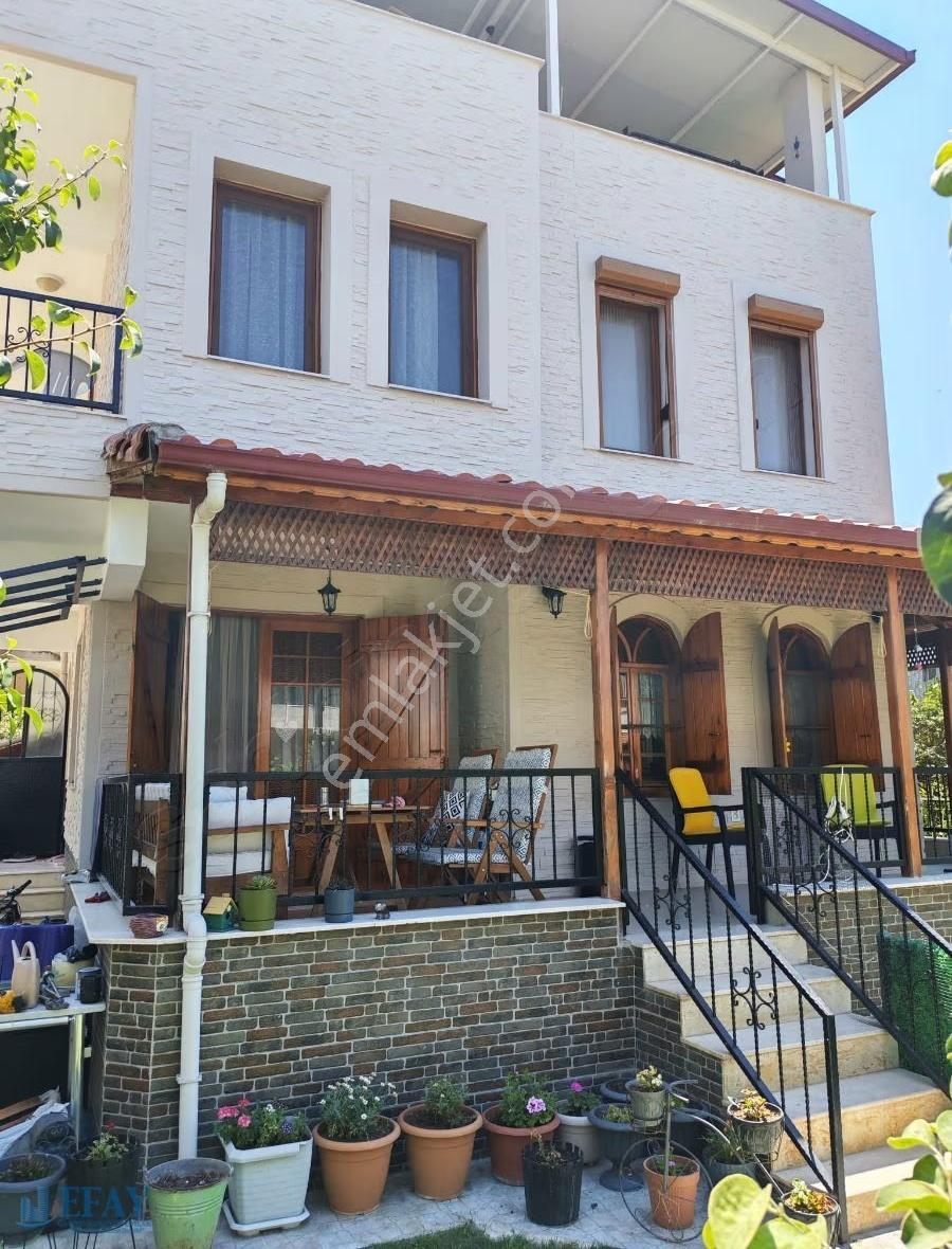 Belediye,adliye Ve Migros Yakını Bahçeli Villa.