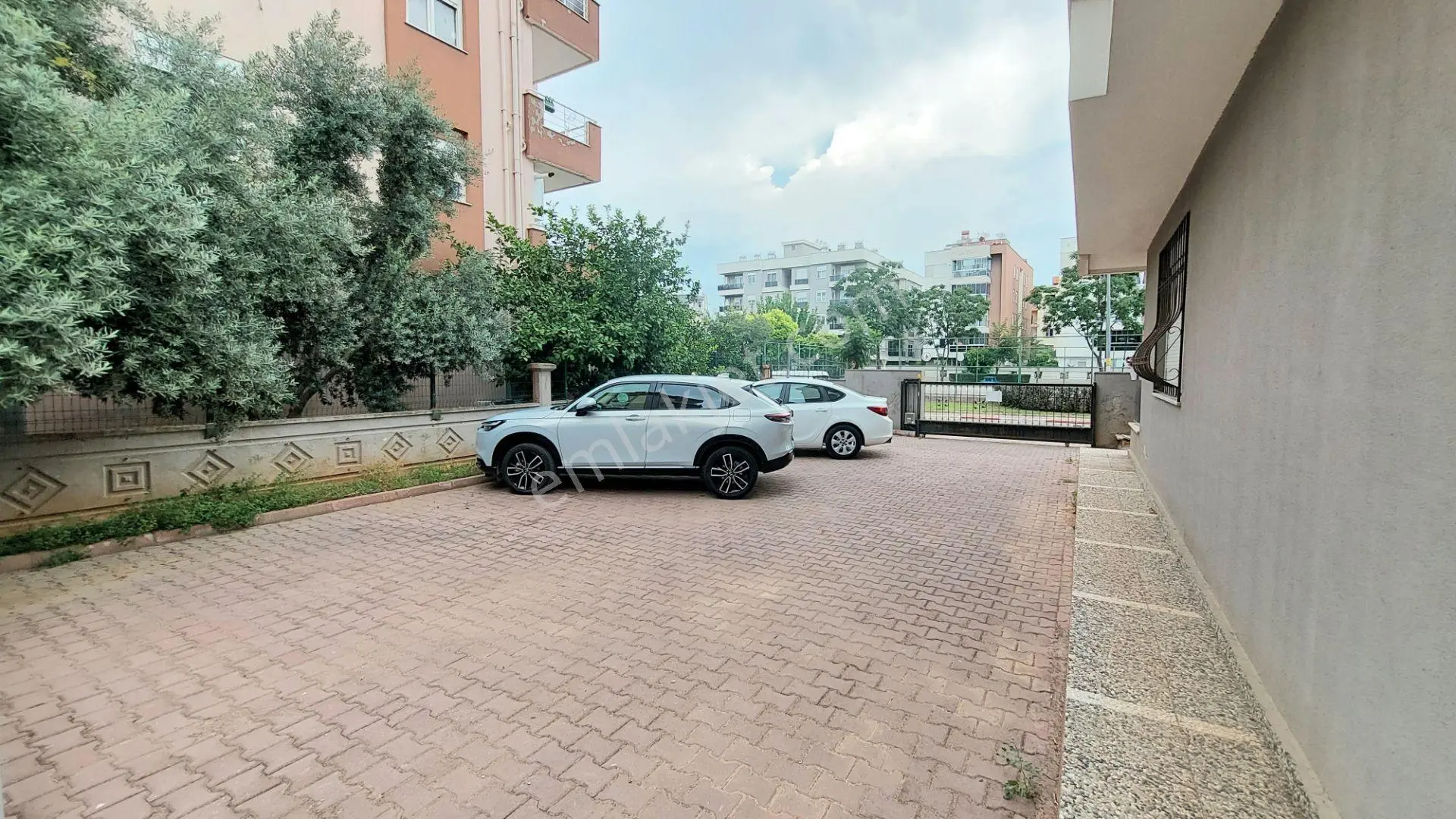 Kızıltoprak Mah. Asansörlü Otoparklı 1. Katta 3+1 Kiralık Daire - Görsel 4