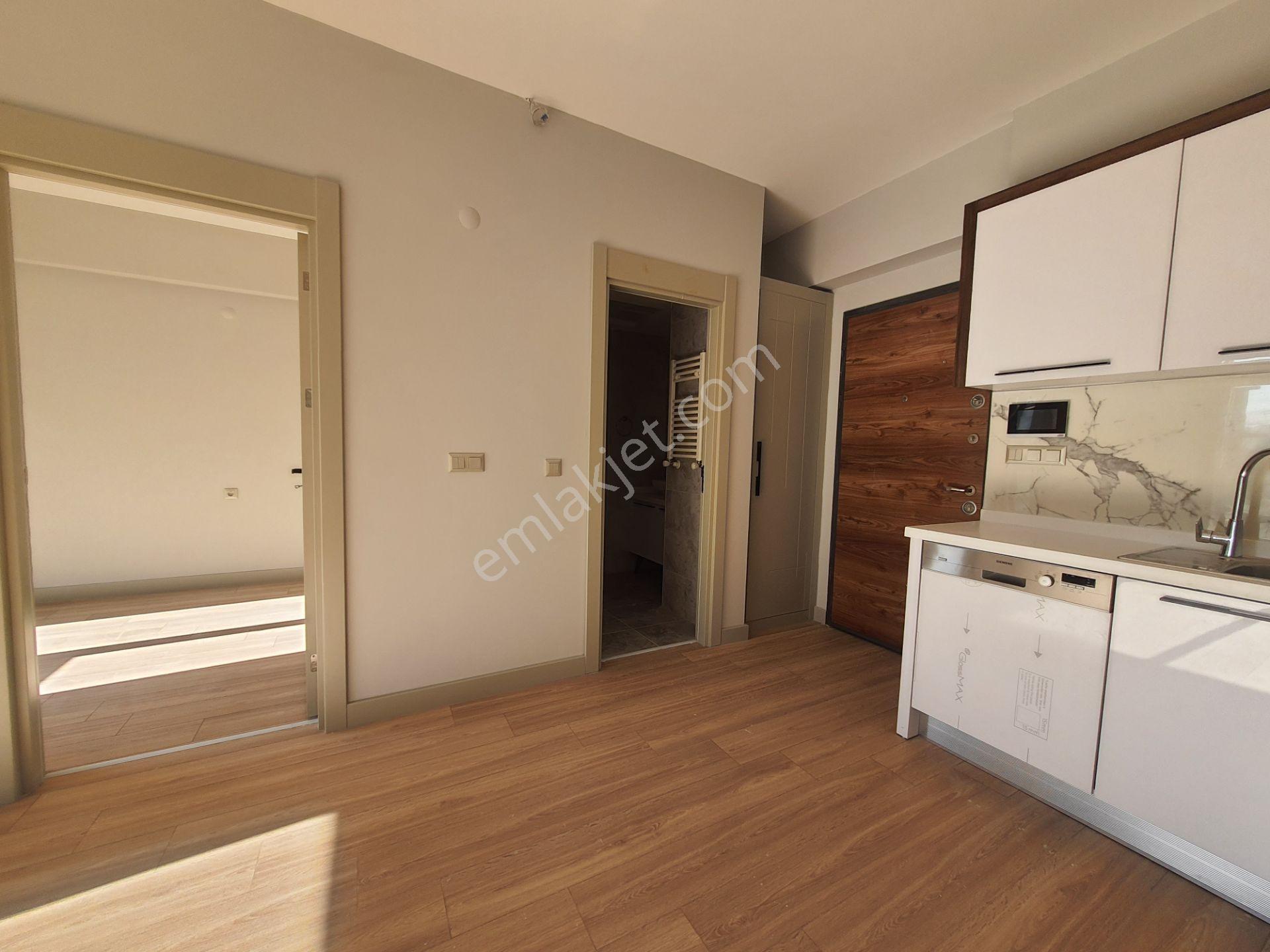 Bornova Park Yaşam Sitesinde Havuz Cepheli 1+1 Kiralık Daire - Görsel 11