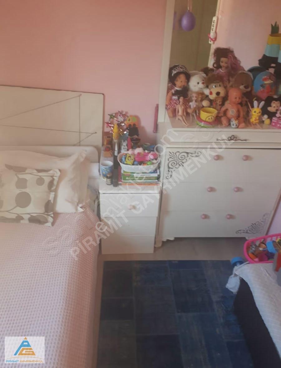 Göçmen Konutları Pembe Bloklarda Satılık 2+1 Ara Kat Daire - Görsel 20